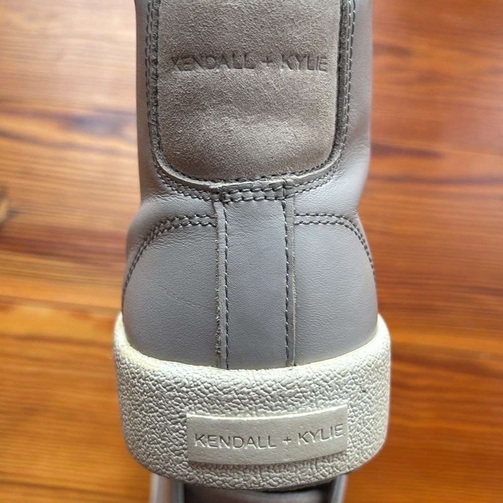 Kendell & Kylie Dylan Light Gray Suede And Leather High Top Booties Size 6M - Picture 4 of 10